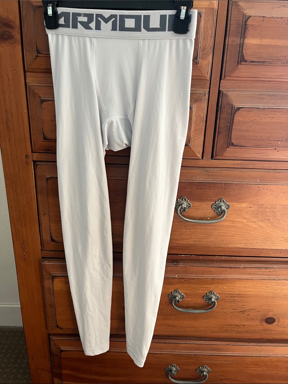 Under Armour Men’s  White Leggings with Gray Logo Waistband Size Medium